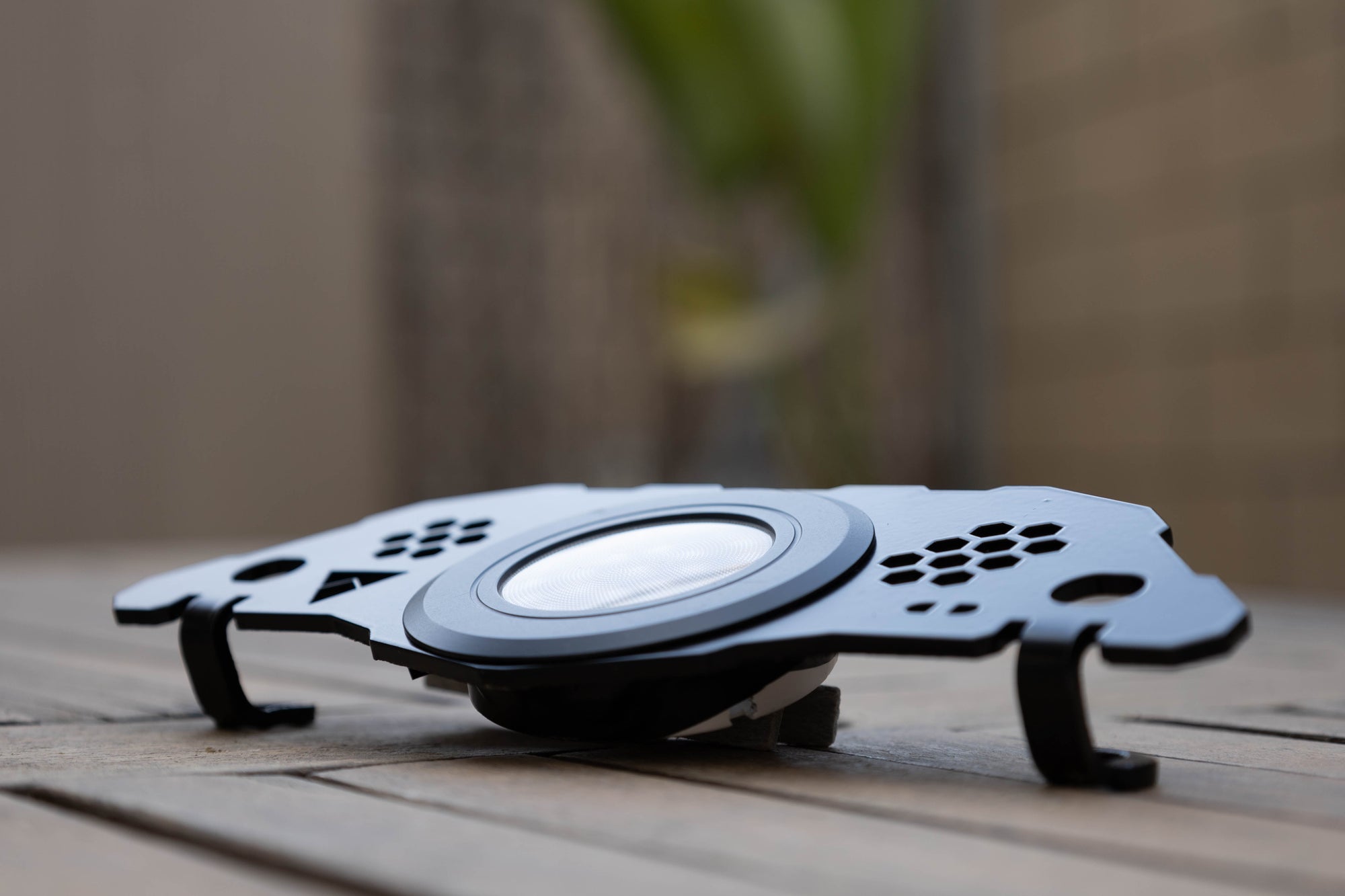 General full view of the LightKarrier, showing he mounts.