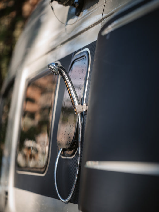 The complete magnetic accessories kit for your outdoor shower