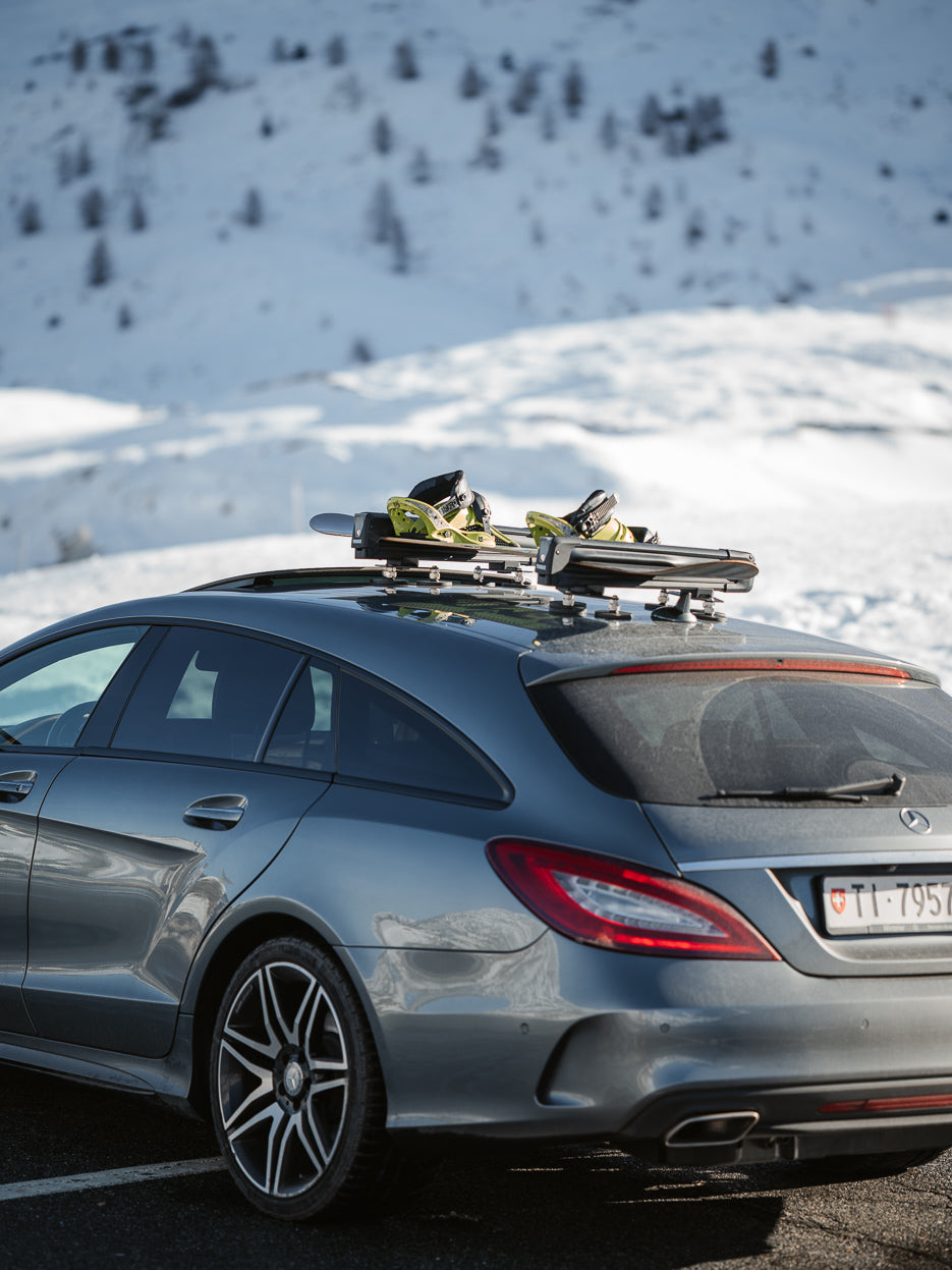 Magnetyczny uchwyt na narty, snowboard i kite do aut i vanów