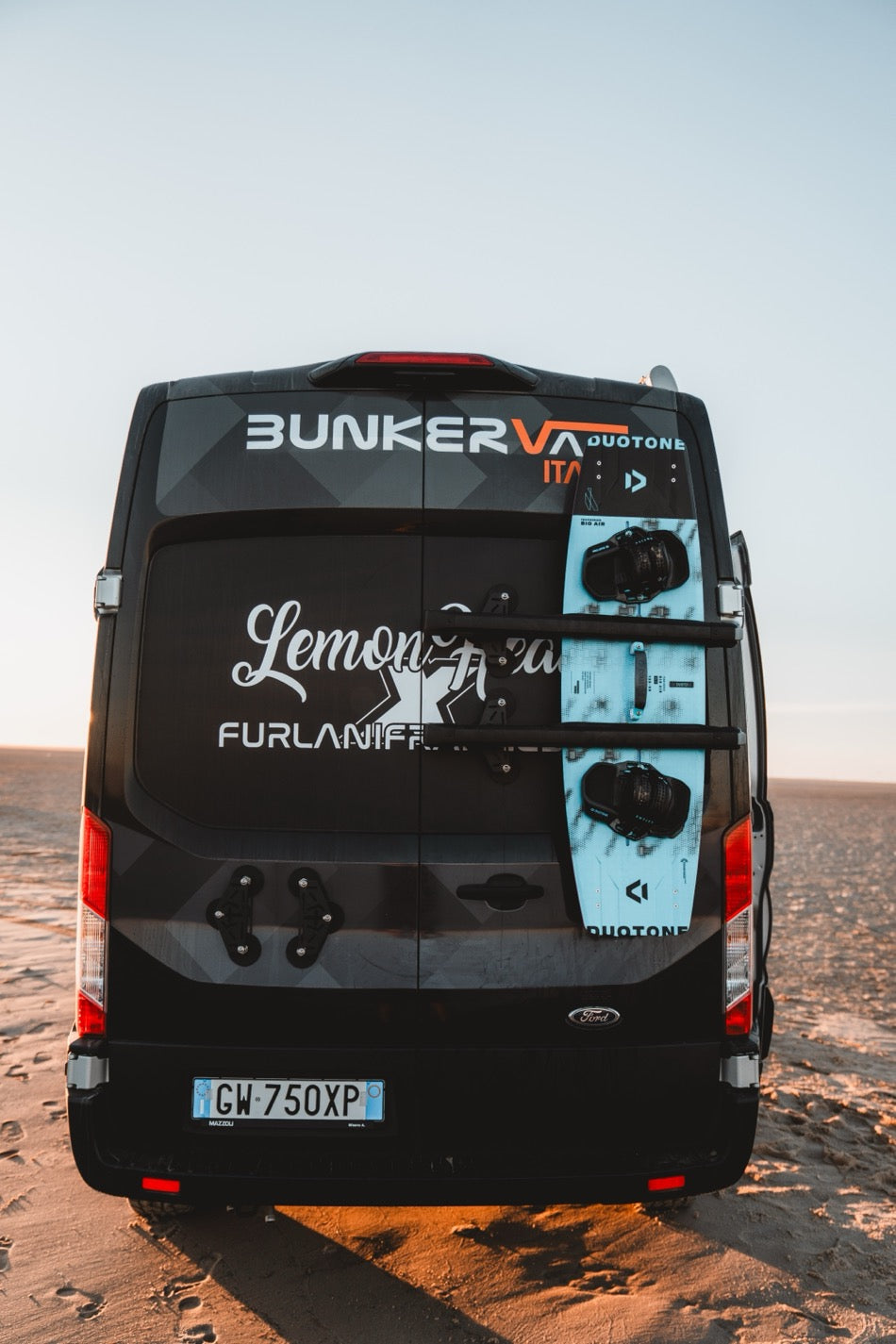 Magnetic Ski/Snowboard/Kite Carrier for Cars &amp; Vans