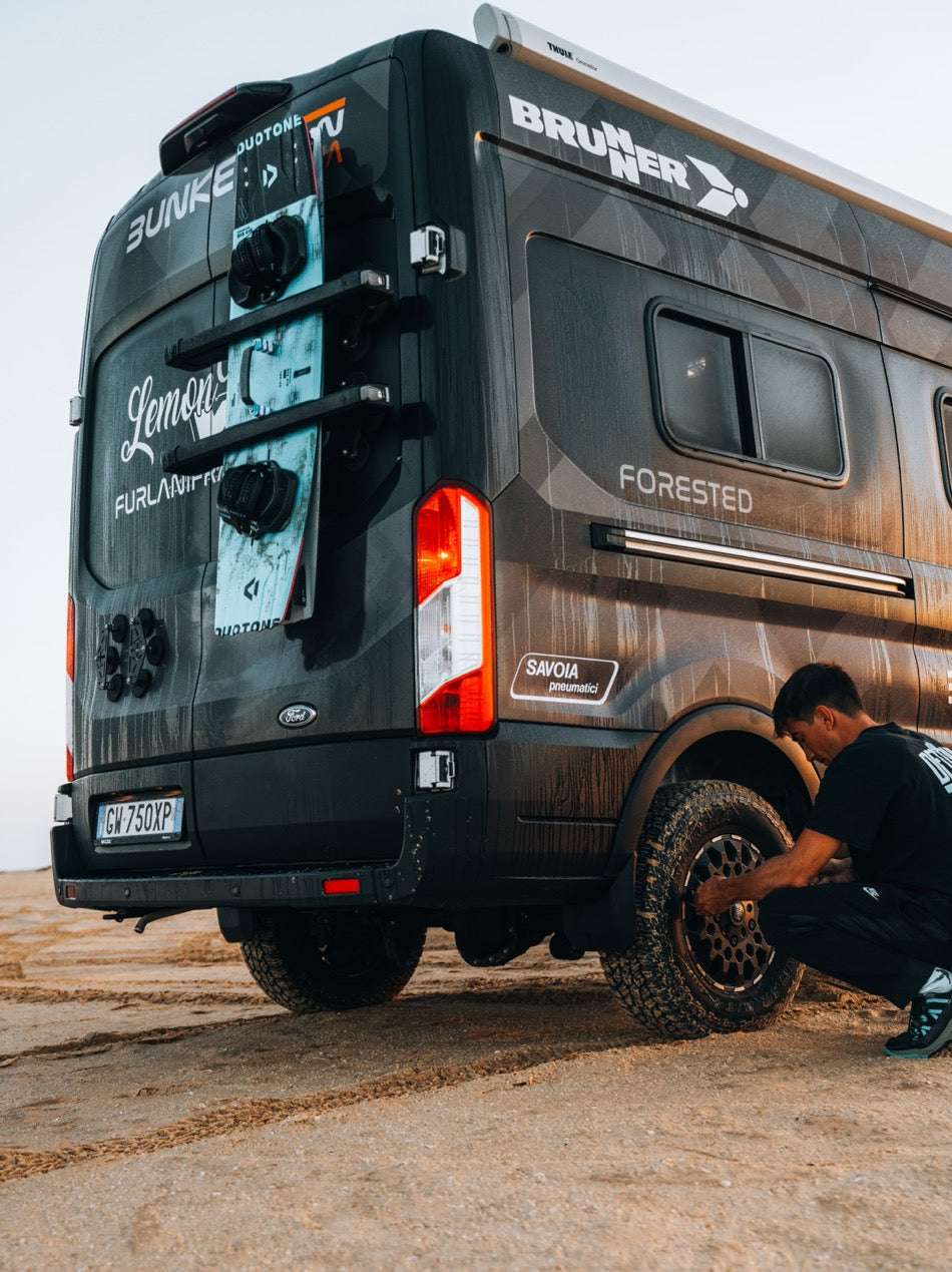 Magnetic Ski/Snowboard/Kite Carrier for Cars &amp; Vans