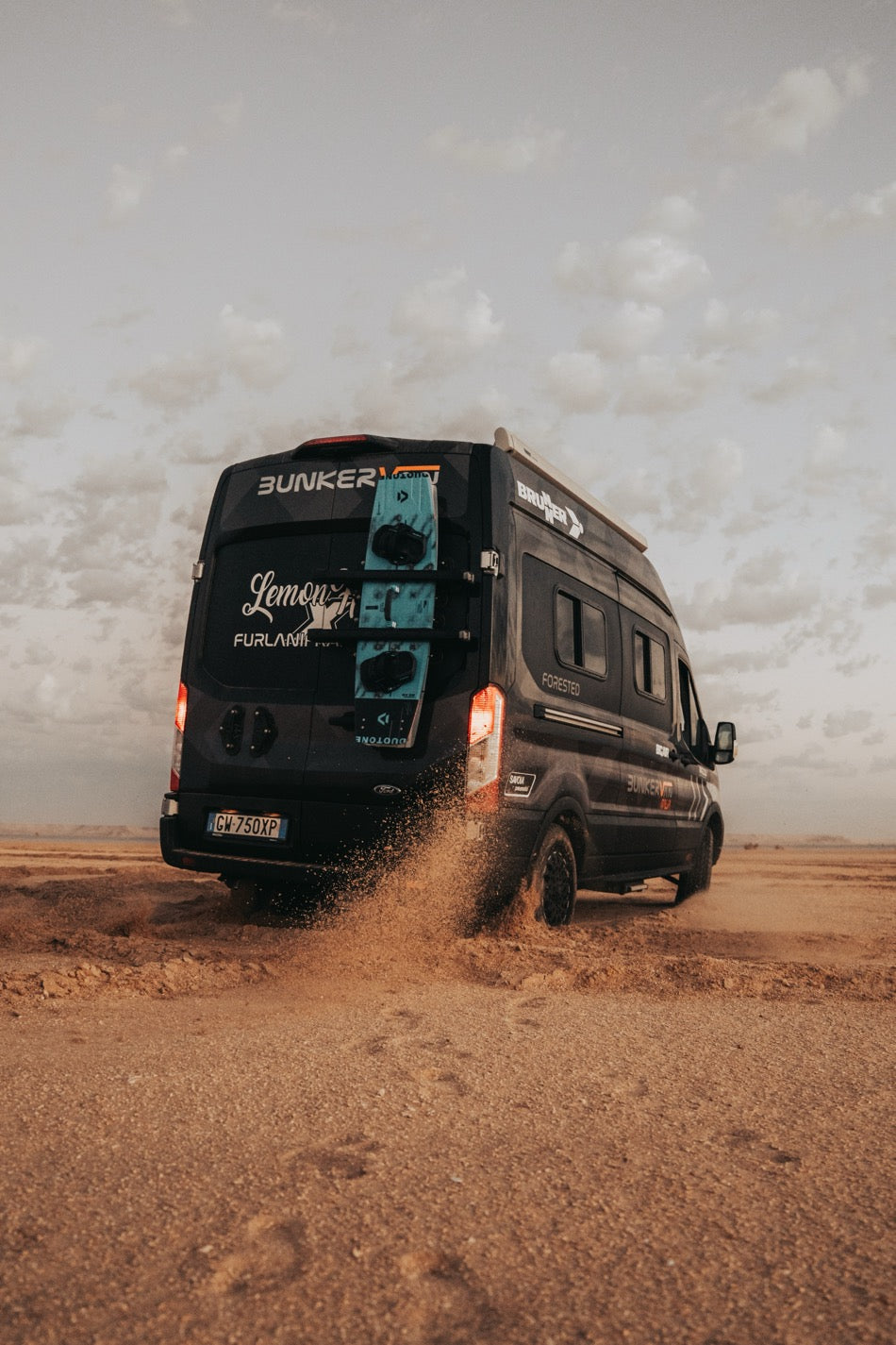 Magnetic Ski/Snowboard/Kite Carrier for Cars &amp; Vans