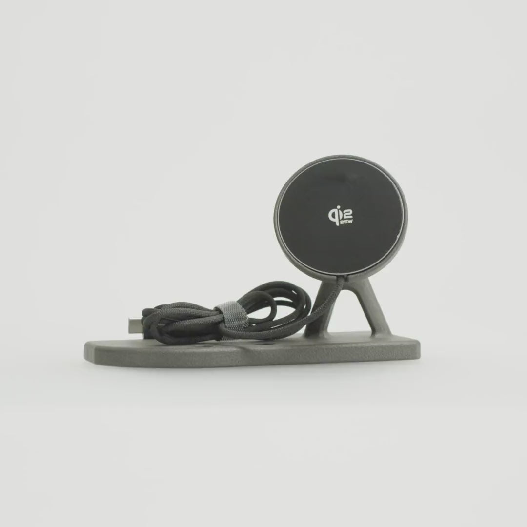 Jeep Wrangler JL (2024+) and Gladiator JT phone mount by Tactic Engineering rotating 360°: vehicle-specific SLS nylon base designed and built in Switzerland, with MagSafe-compatible Qi2 wireless charger.