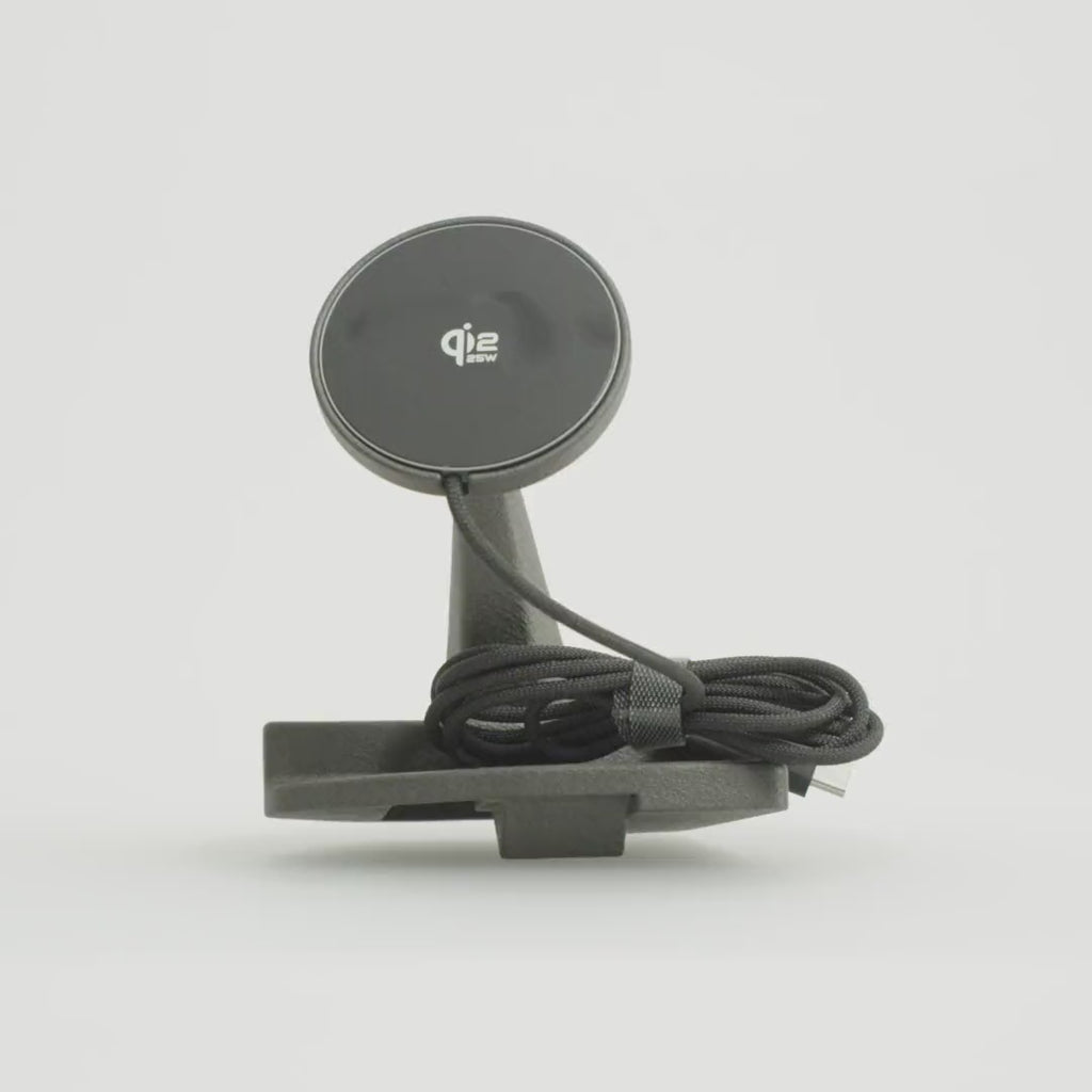 Jeep Wrangler JL 4xe plug-in hybrid (2021–2023) phone mount by Tactic Engineering rotating 360°: vehicle-specific SLS nylon base designed and built in Switzerland, with MagSafe-compatible Qi2 wireless charger.